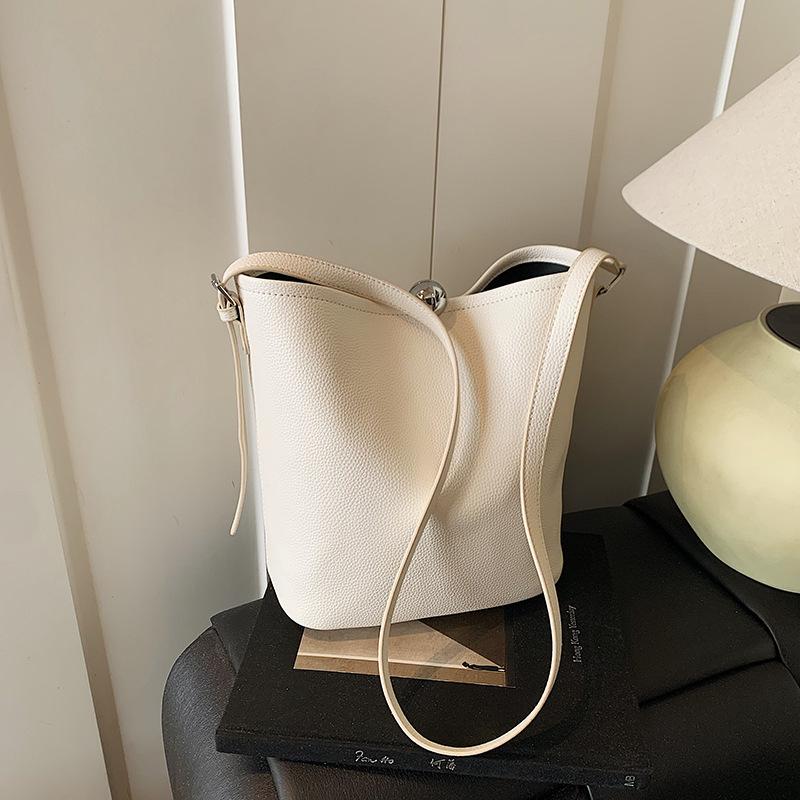 

Модная сумка большой вместимости женская 2025 новая высококлассная летняя универсальная сумка-мессенджер на плечо, сумка-ведро белый