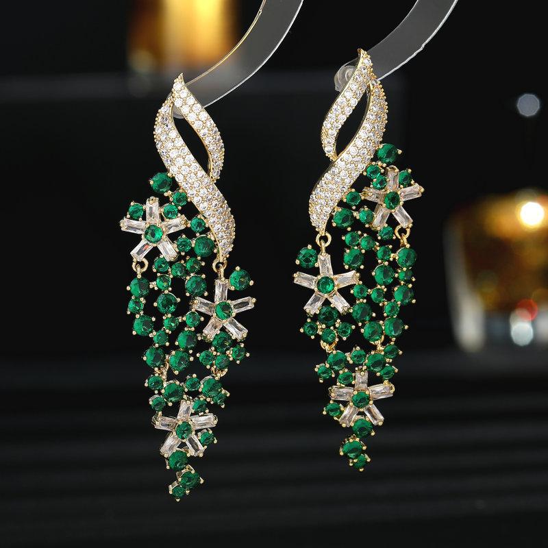 Fashion Dress Paired With Earrings Exaggerates The Grandeur Of Heavy Industry Earrings