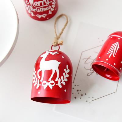 2 Stück Rote Weihnachtsglocken Ornament Vintage Rustikal Hängende Glocke mit Schneeflocke Rentier Baum Muster Handgefertigt Glücksbringer für Zuhause Baumdeko