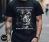 Der Löwe kümmert sich nicht um HR-Verstöße Löwenkopf mit Zitat T-Shirt Der Löwe kümmert sich nicht Meme Shirt verrückter Humor