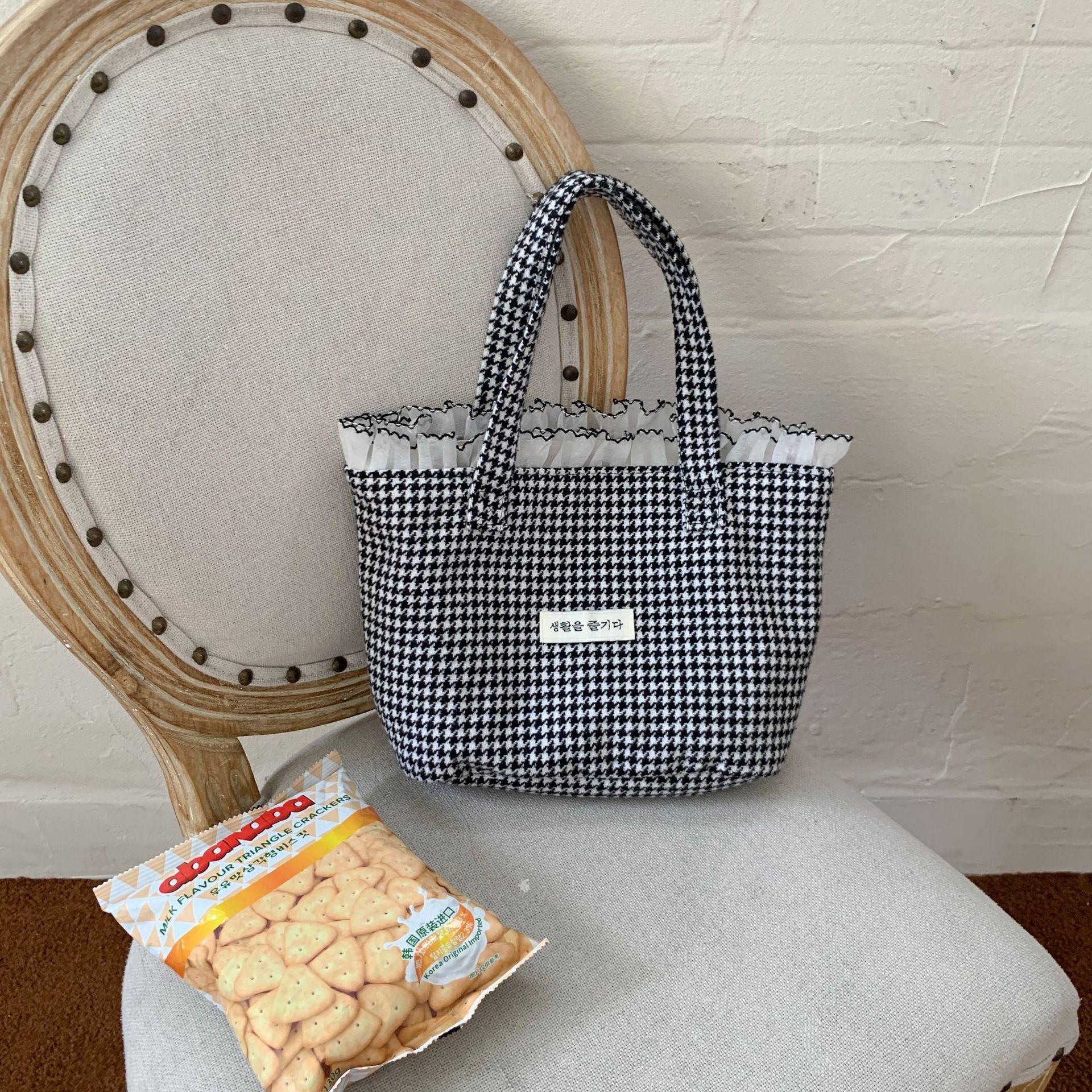 

Korean lace contrasting color handbag retro women walking bag hand carrying mommy bag mobile phone bento bag