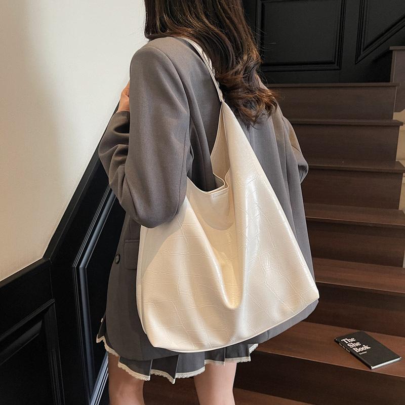 Niche fashion bag women's new large-capacity fashion retro shoulder bag versatile casual tote bag