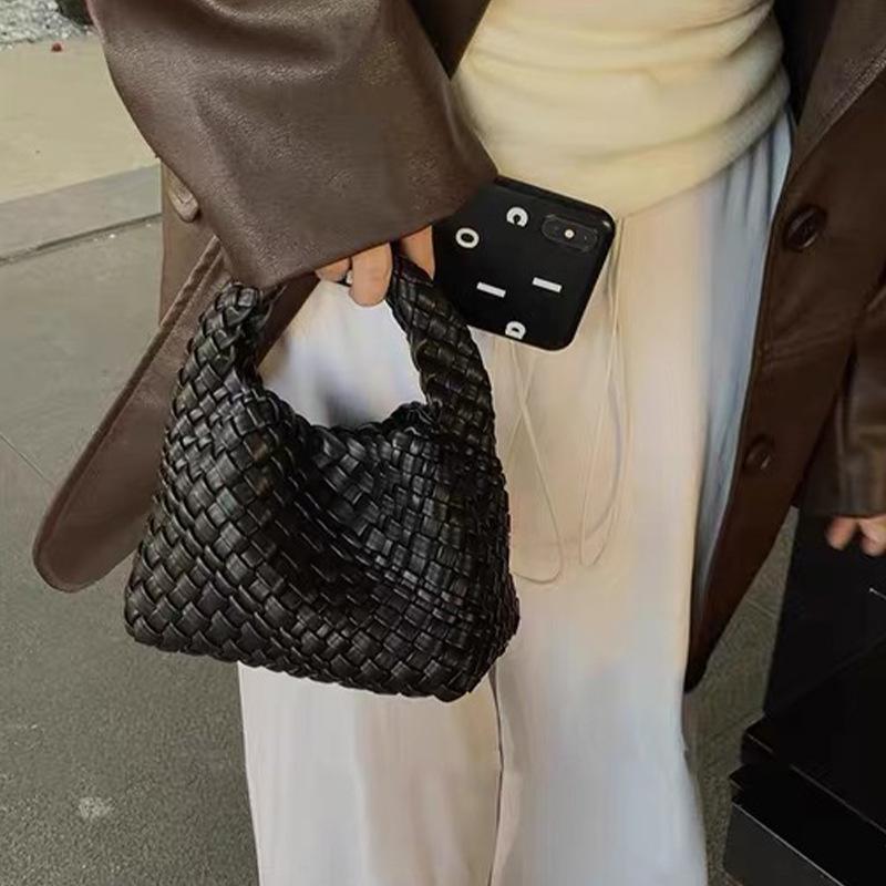 Hand-Woven Women's Summer Handbag: High-End Niche Design, Versatile for Shoulder and Vegetable Basket Style