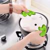2Pcs Insulated Gloves Butterfly Shape Magnetic Pot Holder Covers Heat Resistant Silicone Hand Clip for Kitchen