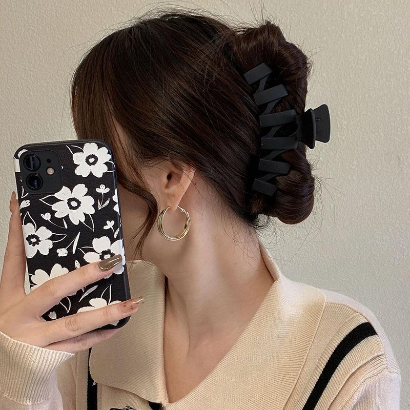 Korean Style Black Large Hair Claws Elegant Fashion Hairpins Barrettes Crab Hair Clips Headwear For Women Girls Hair Accessories