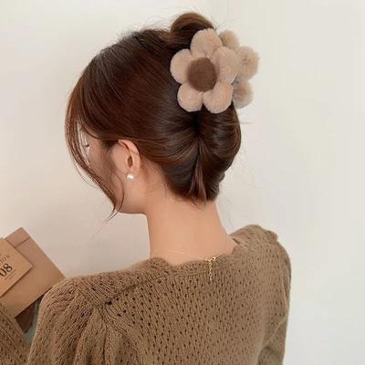Pinza para el pelo con forma de flor de peluche, estilo coreano, sencilla, con forma de cangrejo, accesorio para peinar el cabello, de moda, para otoño e invierno, con forma de tiburón grande.