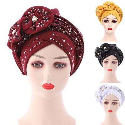 Einfarbige vorgebundene Kreuzwickel-Turban-Mütze mit Blumendekor und Strass-Kopfschal-Kappe Haaraccessoires