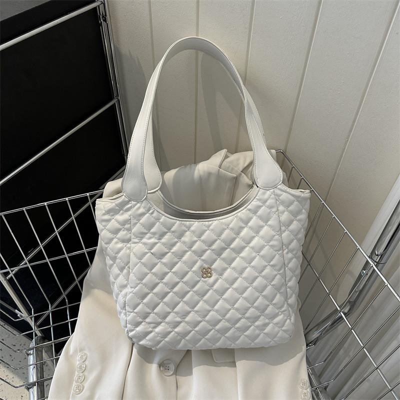 

Stylish And Spacious Xl Tote Bag For Women In Fashionable Colors And Unique Design белый