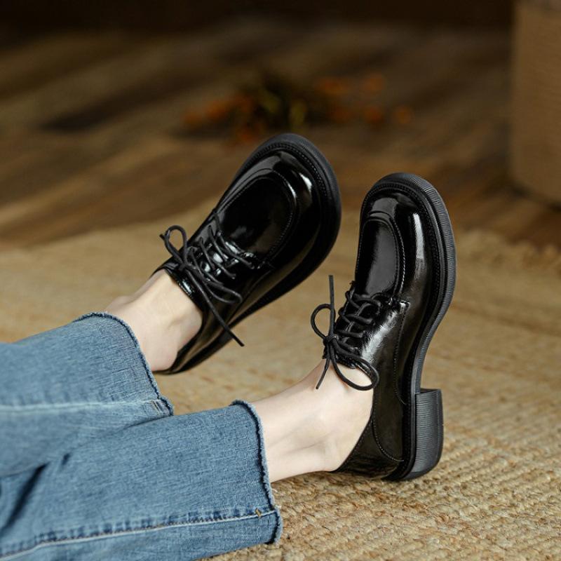

Новая платформа модные одинарные туфли круглый носок шнуровка низкий верх большой размер низкий каблук повседневные квадратный каблук четыре сезона носить маленькие кожаные туфли черный 39 чёрный