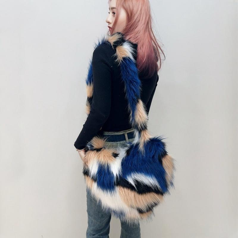 Winter New Women's Shoulder Bags High-end Imitation Fox Fur Ladies Handbag Fashion Trendy Heart Shape Soft Plush Messenger Bag for Women's Day Gifts