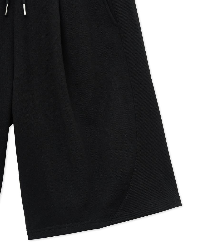 WEST GRAND BOULEVARD Curved Cut Wide One-Puck Sweat Shorts Black