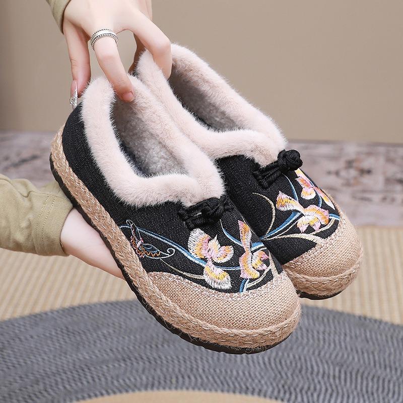 Old Beijing winter women's cotton shoes embroidered and velvet thermal shoes retro one-pedal middle and old Doudou cotton shoes custom