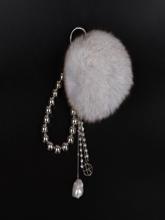 

LUMINOAR BAROQUE PEARL FOX FUR KEY RING Silver