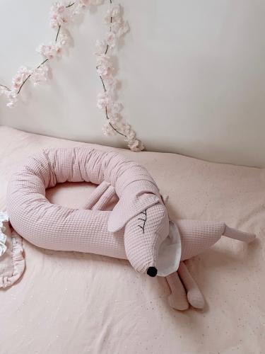 Cot bumper, decorative pillow, DOG cuddly toy (powder pink + stars)