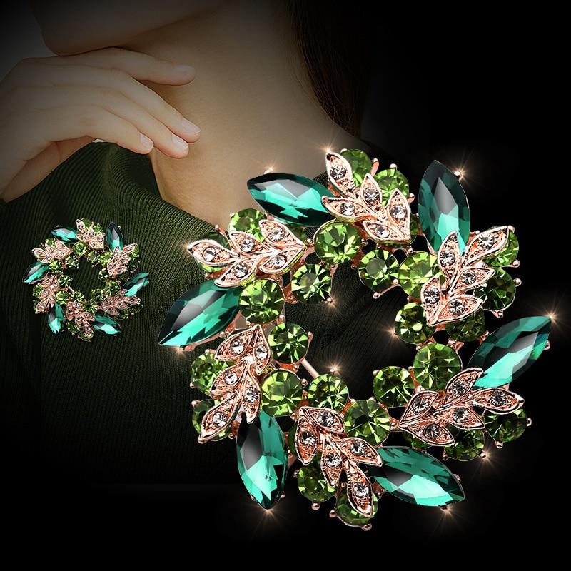 Autumn-Winter Brooch Corsage: Women's Cardigan & Scarf Pin with Bauhinia Buckle.
