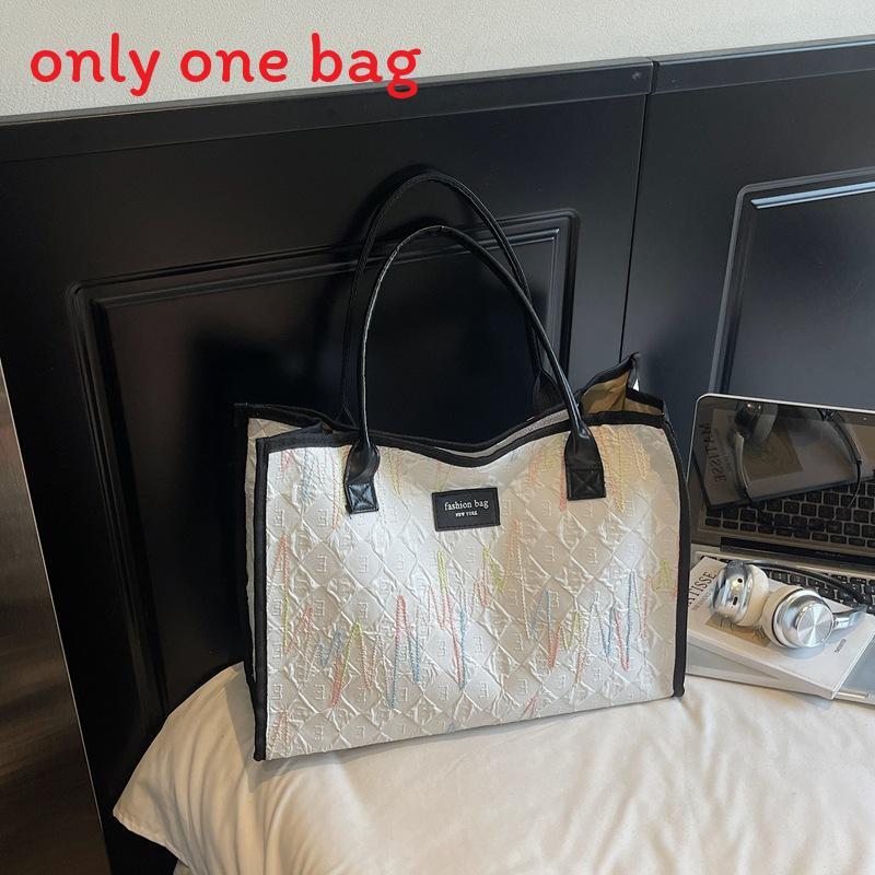 Minimalist Tote Bag For Women With Cotton Fabric And Large Capacity For Daily Commuting