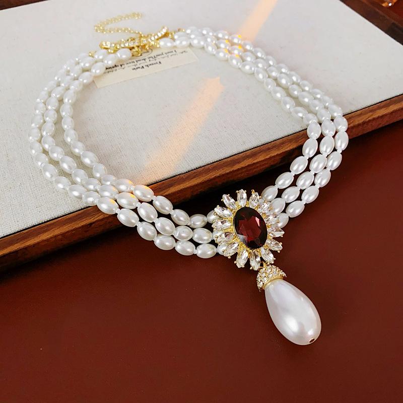 Bracelet rond fleuri européen et américain serti de diamants, boucles d'oreilles, collier, collier et ensemble de bijoux rétro pour femmes.