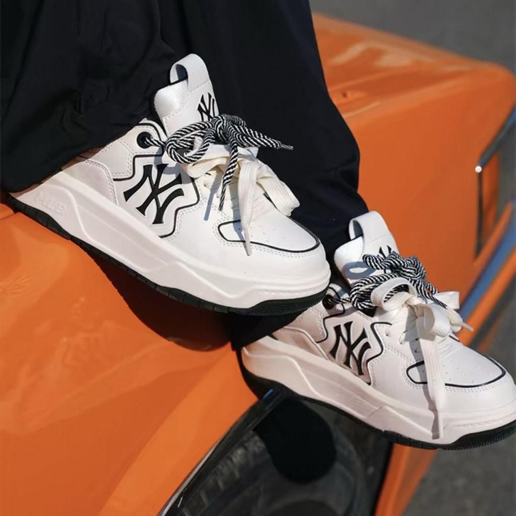 MLB New York Yankees Synthetic Leather Slip Resistant Abrasion Resistant Low Top Skateboard Shoes Unisex White Black 3ASXM096N-50WHS