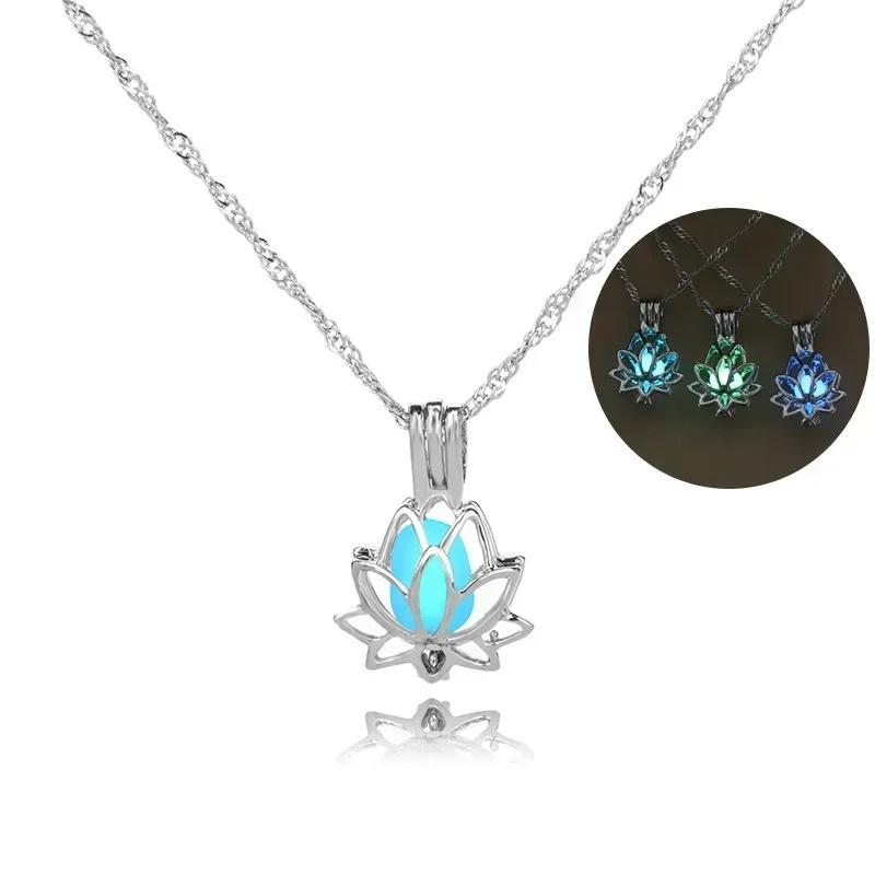 Colliers Pendentifs Lotus Lumineux Nouveaux 2025 pour Femmes Hommes Rétro Tendance Pendentif Pierre Fluorescente Collier Bijoux de Mode Cadeaux