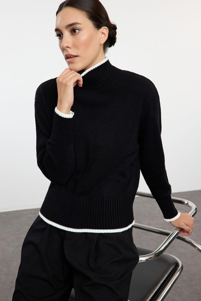Women's Fashionable Stylish Sweater Black Wide Fit Basic Color Blocked Knitwear Sweater