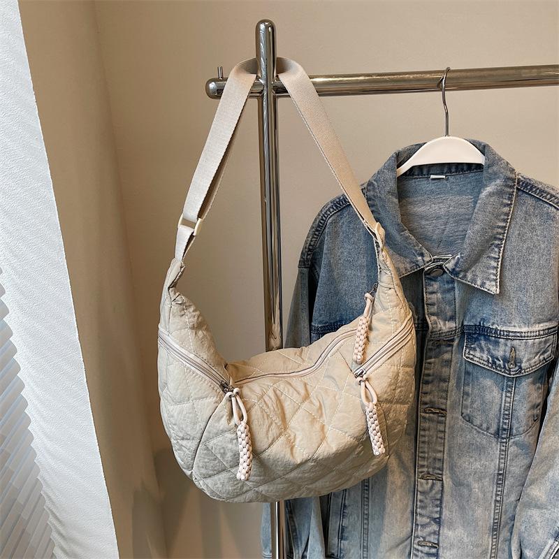 Large capacity cotton clothes bag women's 2025 autumn and winter new popular fashion canvas light commuting shoulder dumpling women's bag