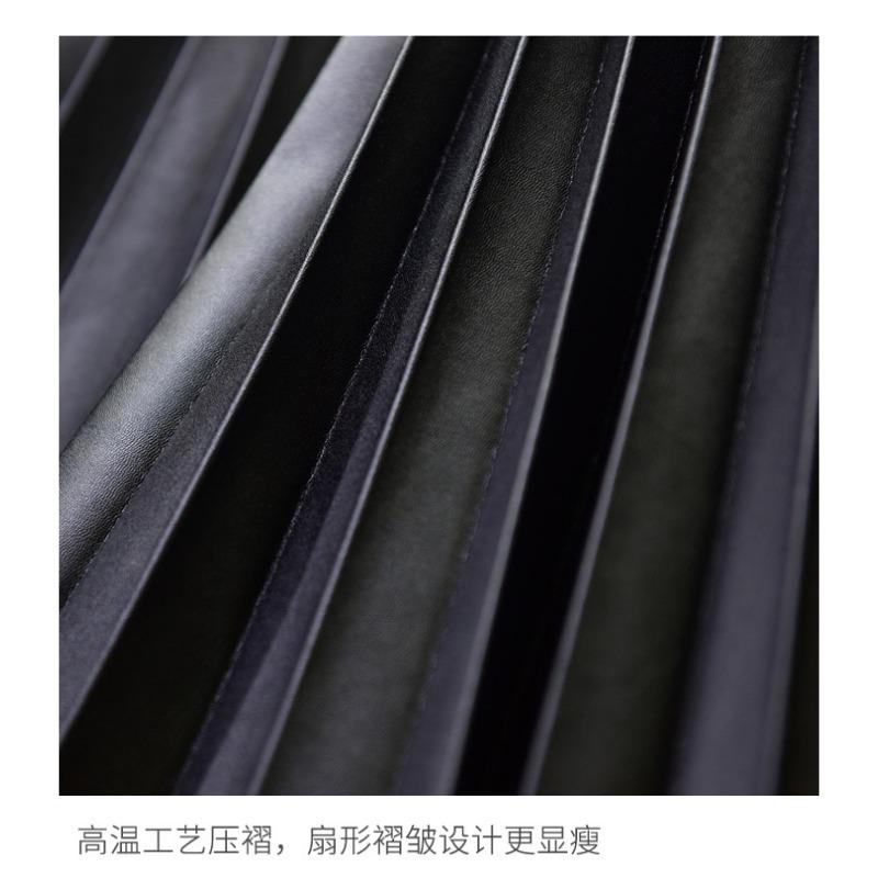 Der neue Rock für den Sommer 2025 ist hoch tailliert und dünn