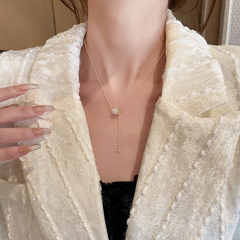 Cold wind, cat's eye stone, small waist pendant necklace, simple personality, versatile temperament, fashionable necklace, clavicle chain