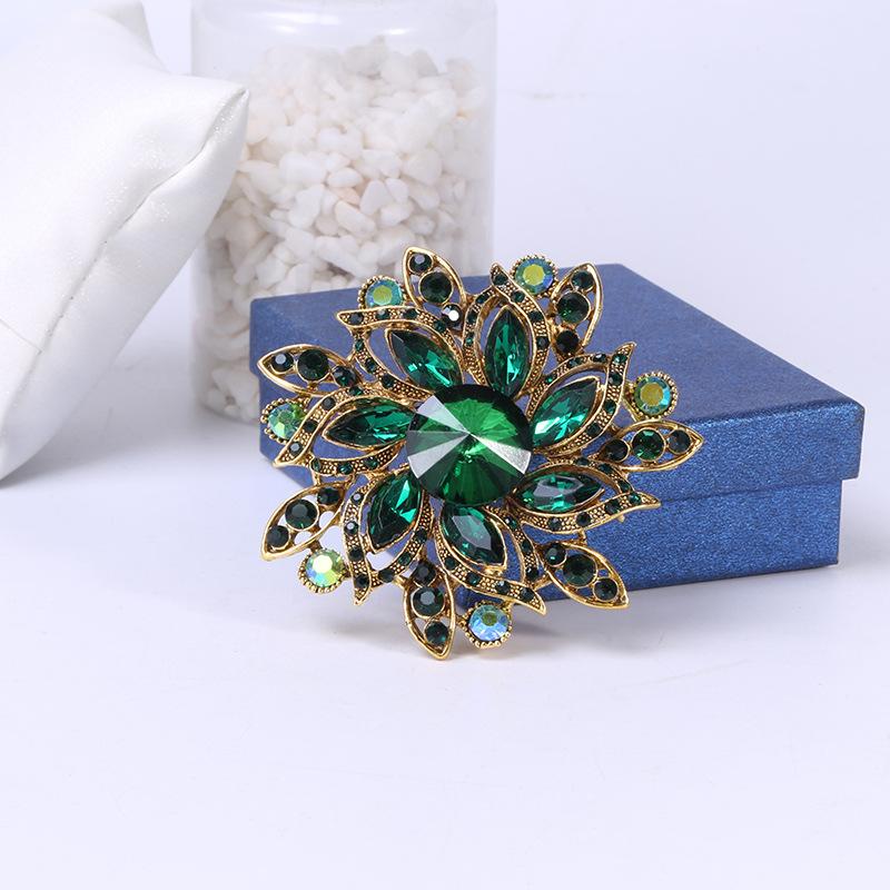 SKEDS Luxury Big Rhinestone Flower Brooches Pins For Women Lady Shiny Boutique Decoration Badges Lady Party Banquet Corsage