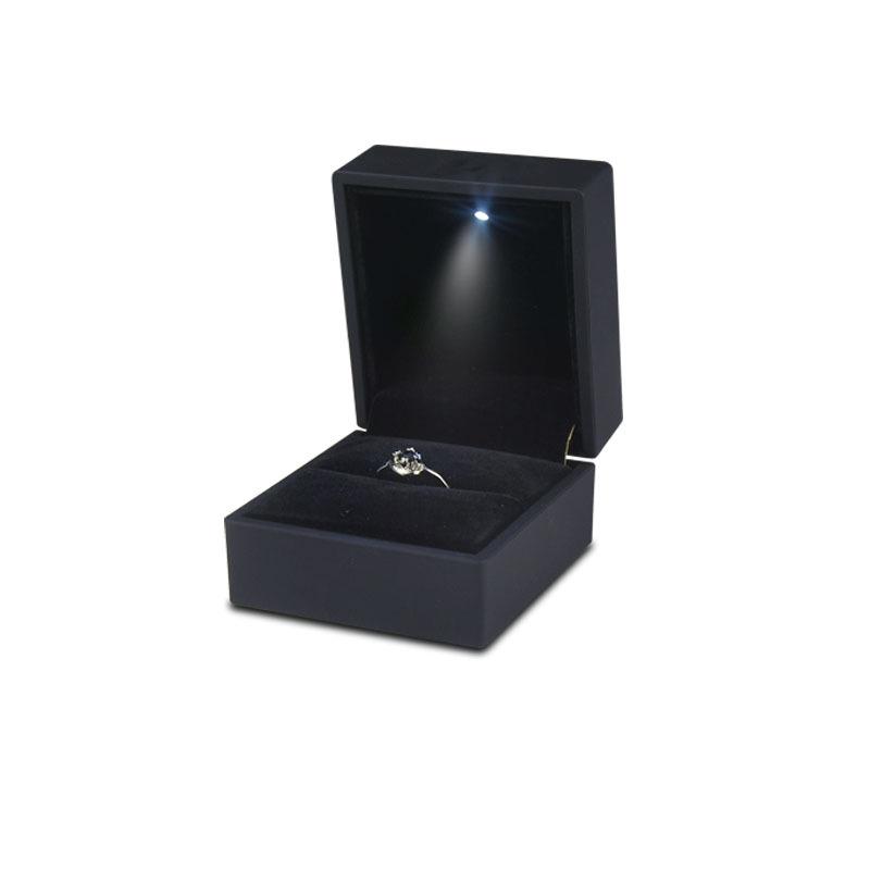 

High-End Jewelry Box with Light for Rings – Custom Wedding Display and Storage Ring Box чорний