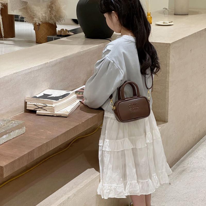 Kids Handheld Contemporary Bowling Bag With Elegant Letter Designs And Breathable Material