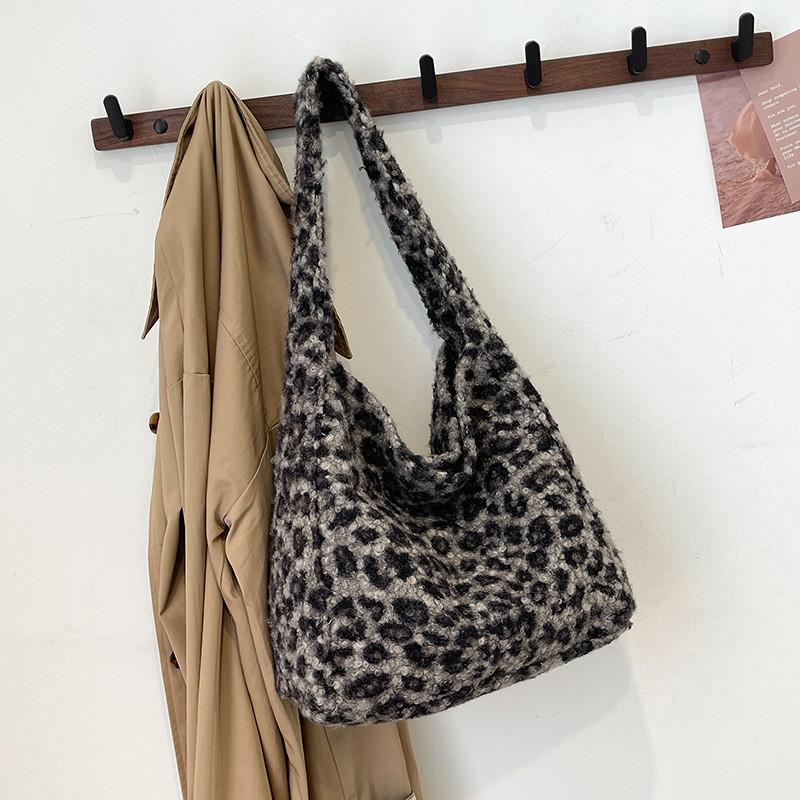 Модная винтажная сумка-тоут в корейском стиле для женщин, идеально подходит для повседневного использования чёрный