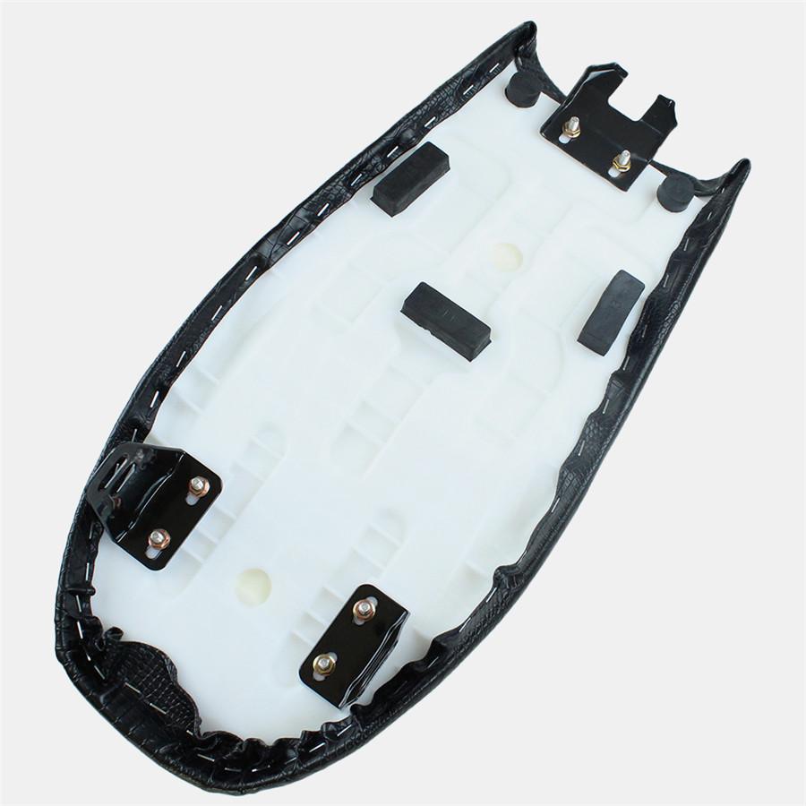 Motorcycle Black Retro Leather Crocodile Pattern Hump Cafe Racer Seat for Honda