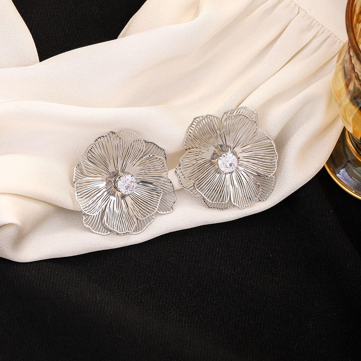 

Европейские и американские многослойные серьги с лепестками и цирконами: Осень/Зима Двусторонний Металлический Стиль Хай-Энд для Женщин