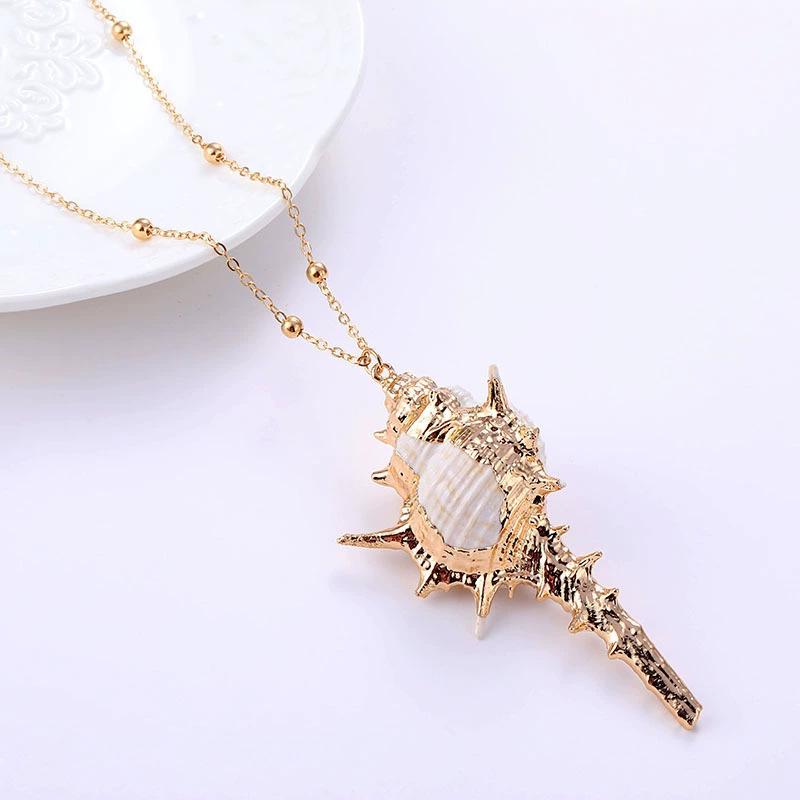 

Gold-Edged Seashell Conch Pendant Necklace - Natural Beach Vintage Women s Jewelry