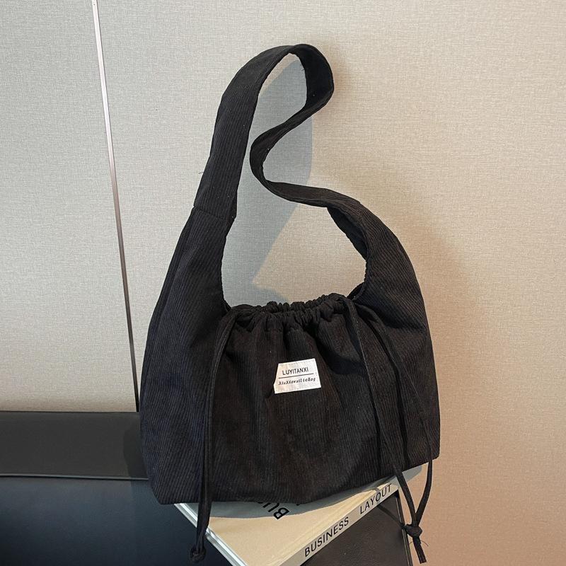 

Advanced texture, large capacity, simple personality, foreign style tote bag, women s leisure niche design, versatile soft-faced messenger bag чёрный