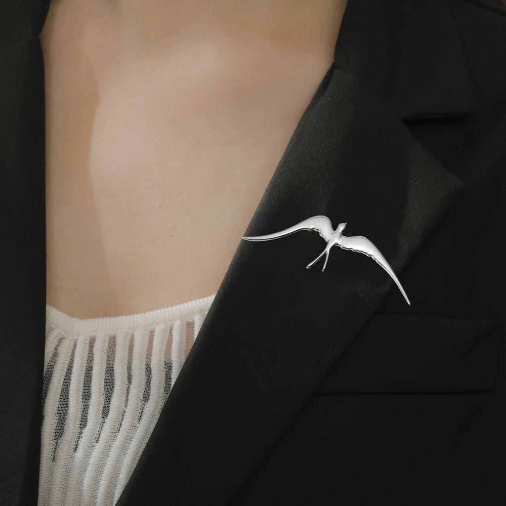 Edelstahl Schwalbe Vogel Brosche Anstecknadeln für Damen Anzug Kragen Abzeichen auf Rucksack Revers Anstecker Zubehör Schmuck Geschenk 2026 Trend