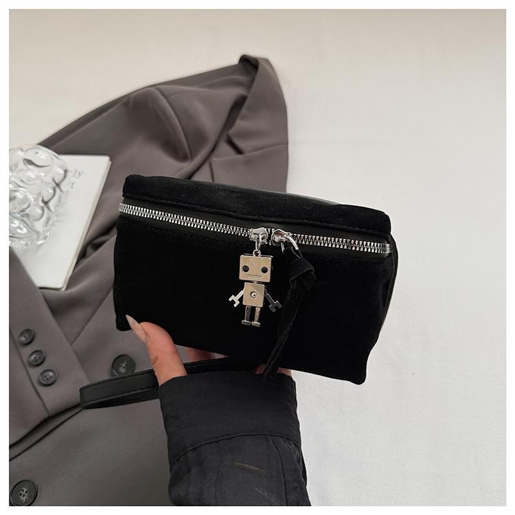 

Retro texture small bag women s bag 2025 autumn new high-value leather velvet small square bag simple messenger bag bag чёрный