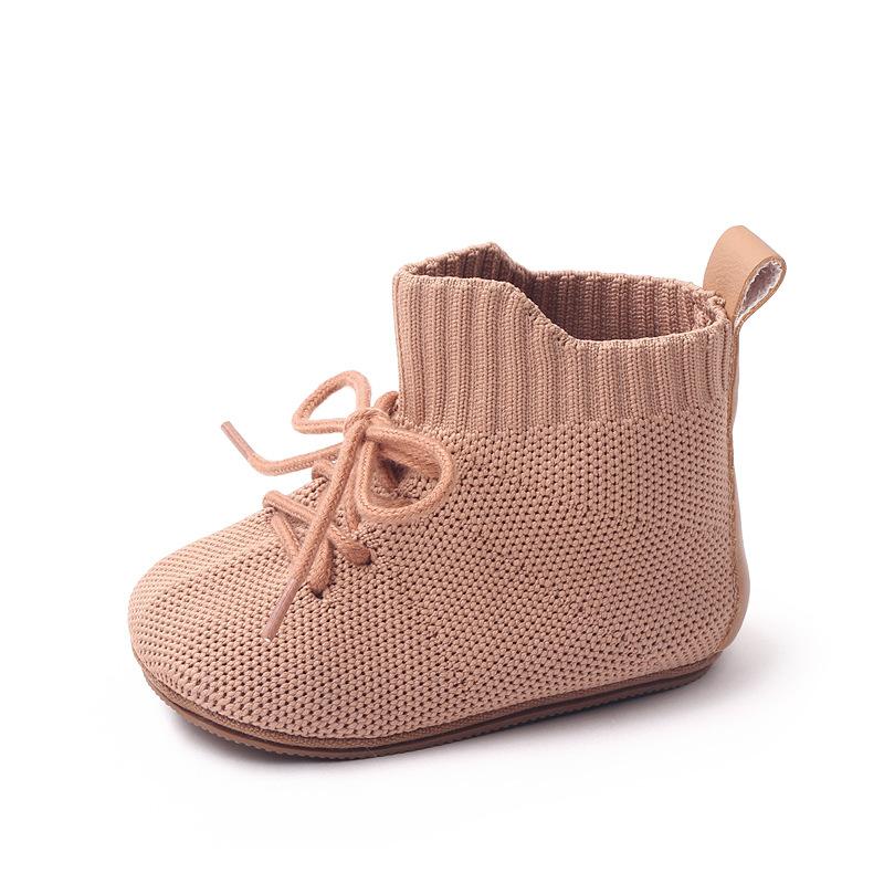Adorables botas de punto para bebé, niño y niña, zapatos de cuna tejidos, lindas zapatillas antideslizantes de dibujos animados para bebés que recién comienzan a caminar.