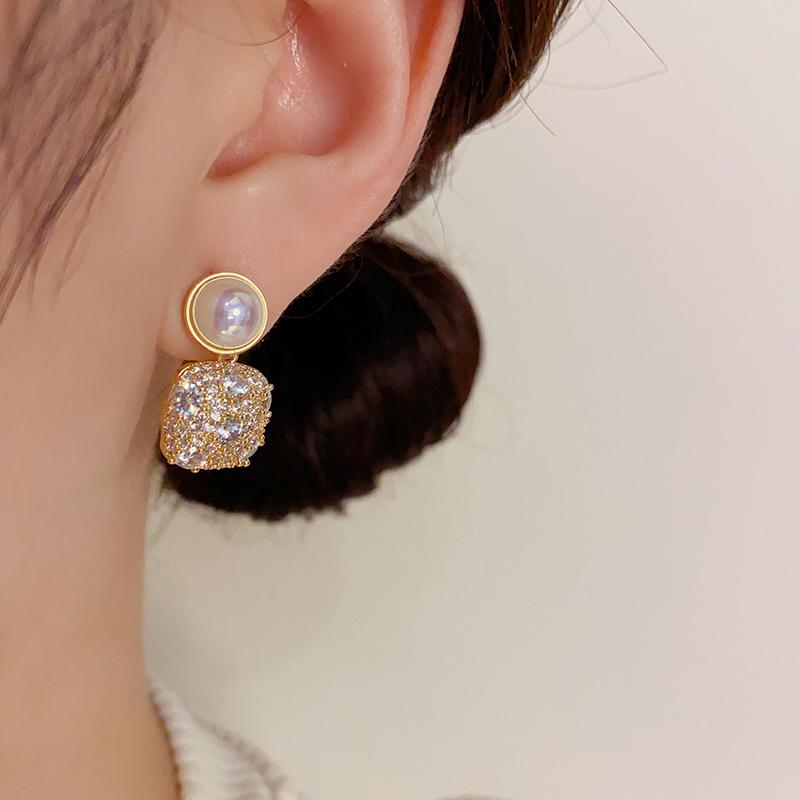French Light Luxury High-end Fashion Pearl Zircon Earrings Sweet and Versatile Temperament Earrings