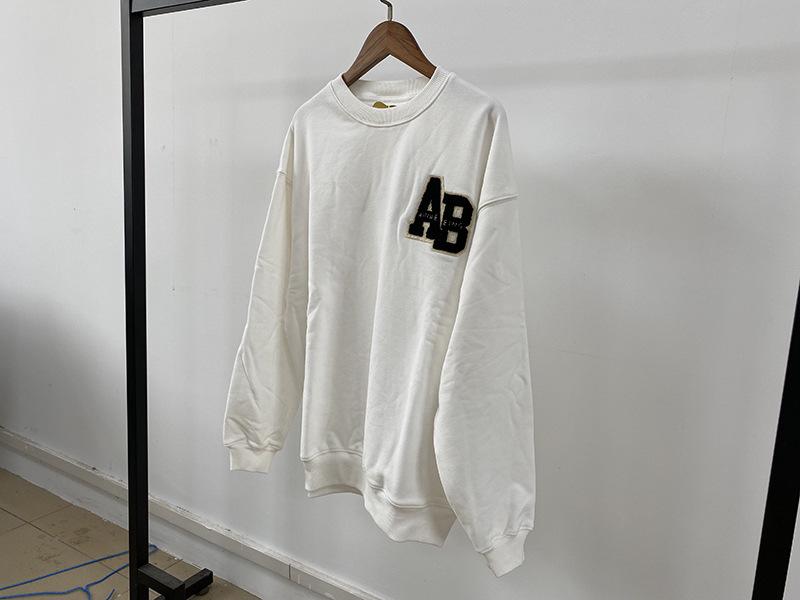 Early Autumn Off-White Women's Crew Neck Fleece Sweatshirt with Hand-Cranked Embroidery