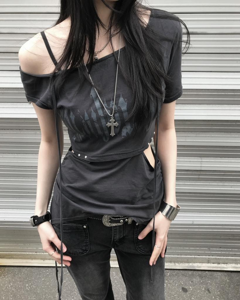 River News Blavkness Halterneck Logo Tee_Gray