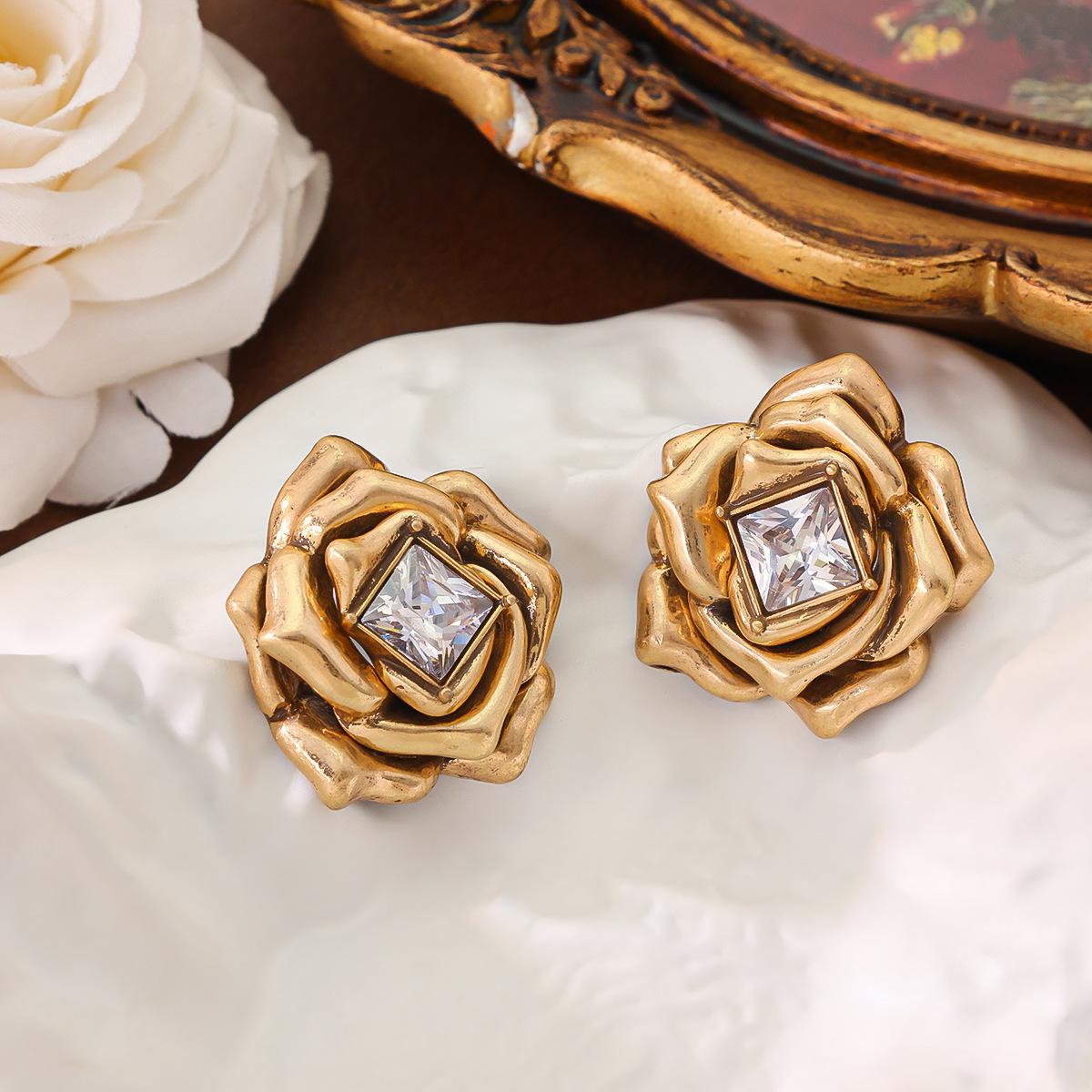 

Medieval Vintage Jewelry Set Vintage Rose With Zircon Necklace Brooch Ring Stud Earrings