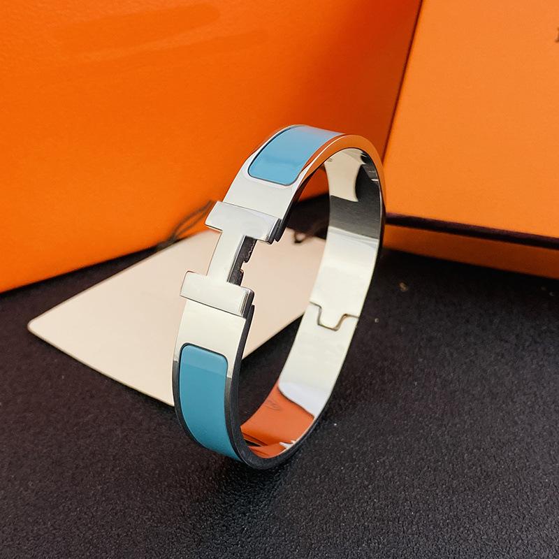 Klasický módní trend 2025 Náramek Písmenkový náramek Dámský stříbrný sponový náramek