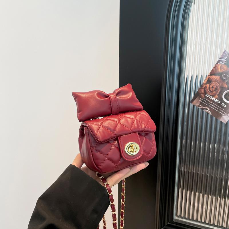 

Korean version of simple and cute bow embroidery thread chain change bag trendy women s bag 2025 new spring shoulder messenger bag красный