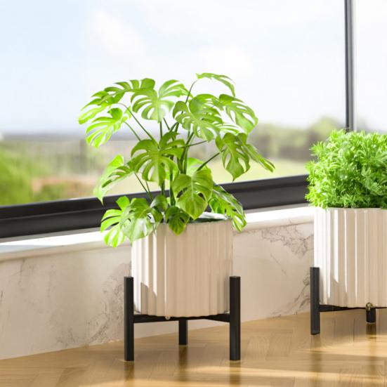 Blumenständer Verstellbarer Metall-Pflanzenständer Außenbereich Innenbereich Schwerlast Dreieckige Struktur Rutschfeste Füße Topfpflanzenhalter