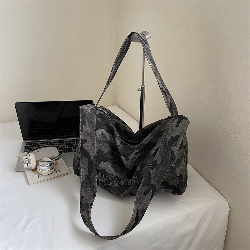 Borsa Boston in Tela Camouflage 2025: Grande Capacità Pendolare & Casual Stile Cuscino a Tracolla