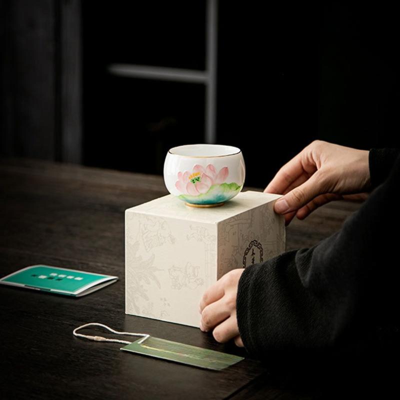 High-end hand-painted master cup ceramic teacup creative hydrangea white porcelain arhat cup kung fu tea set personal tea bowl