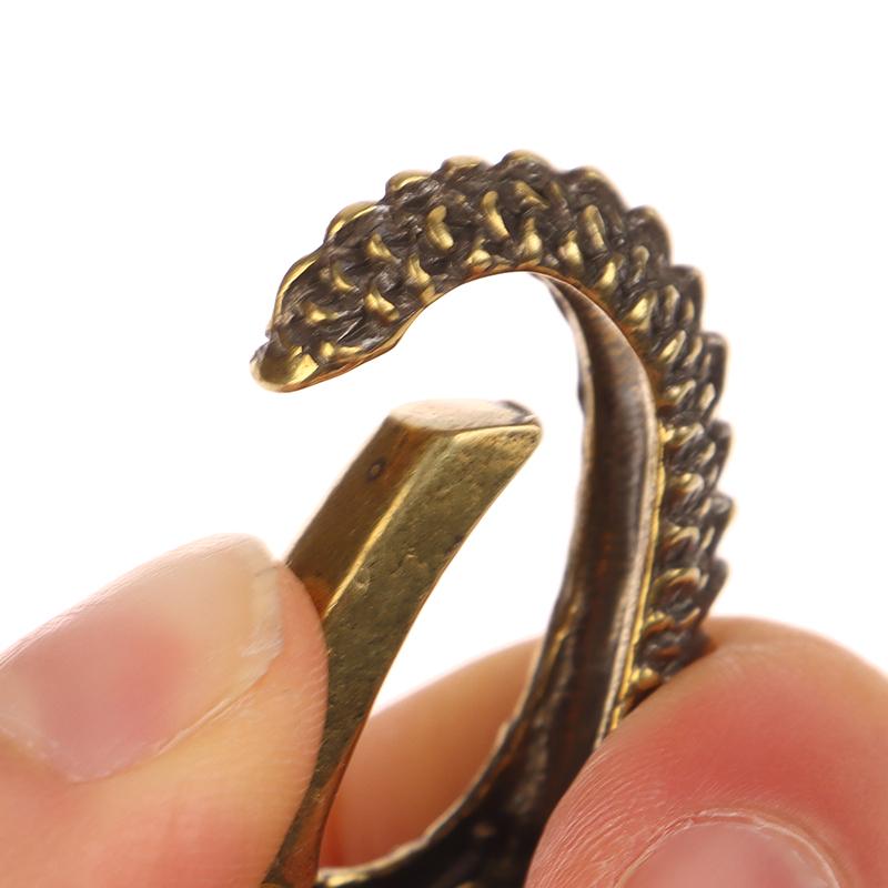 Pure Brass Red Eyes Dragon Head Keyrings Zodiac Dragon Keychain Vintage Muži Přezka v pase Přívěsek na klíče od auta Přívěsek na klíče Dárky Řemesla