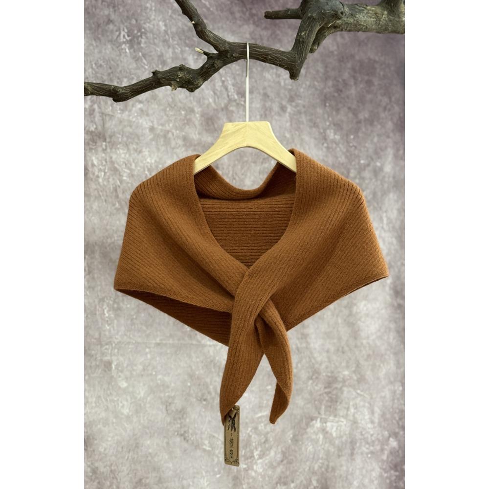 High-end Fashion Autumn and Winter Triangle Scarf Korean Version Knitted Scarf Shawl Women's Outdoor Warm Triangle Scarf Small Vest