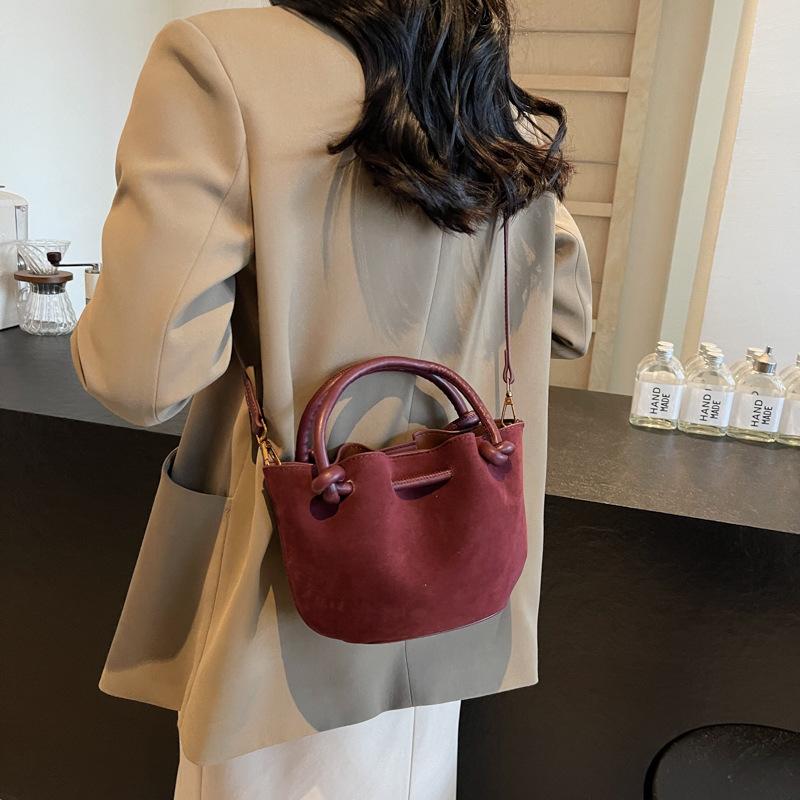 Retro Casual Pleated Hand Bucket Bag Autumn and Winter New Fashion Shoulder Bag PU Versatile Messenger Mother and Child Bag